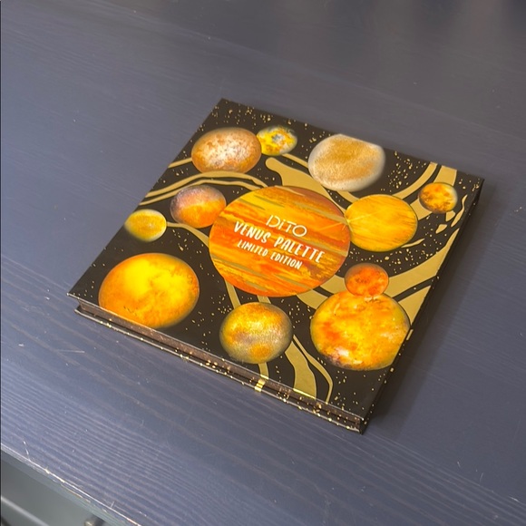 Dito Venus Palette - Cosmic Eyeshadow Collection - Picture 4 of 6